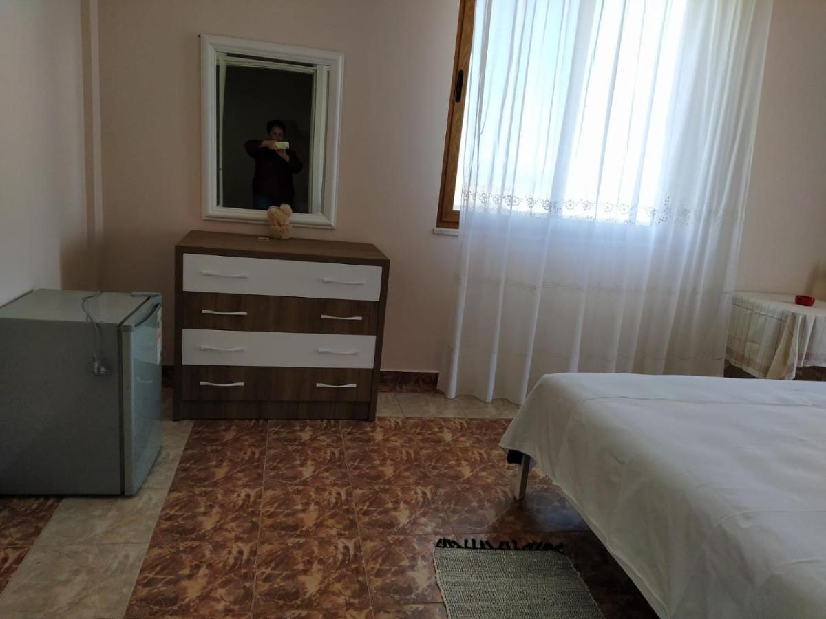 Jozi Kaiser Apartment 1 Durrës Buitenkant foto